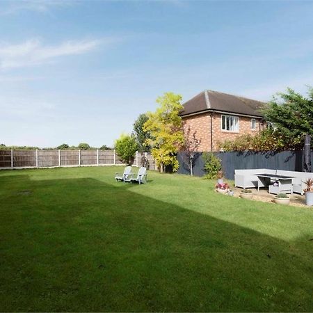 Near Chester, Hawarden Luaran gambar