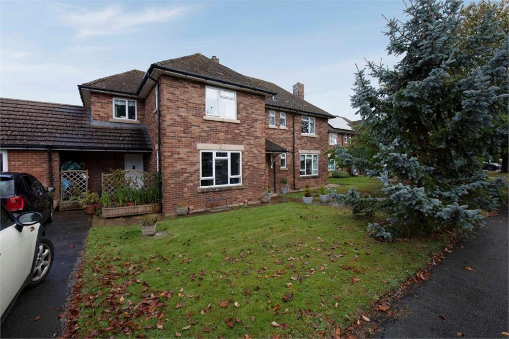 Near Chester, Hawarden Luaran gambar